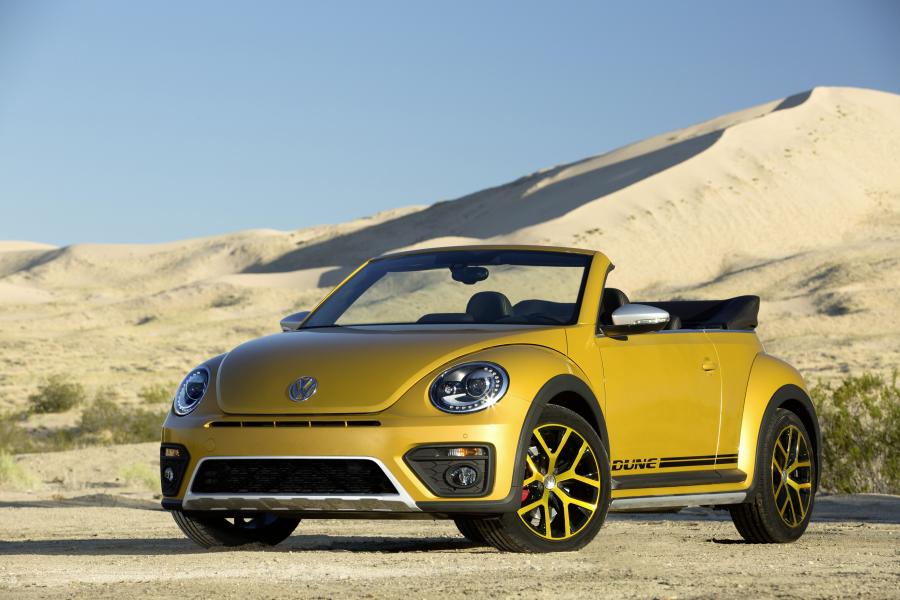  Volkswagen Beetle Dune Convertible 2016 года  (фото 30 из 32)
